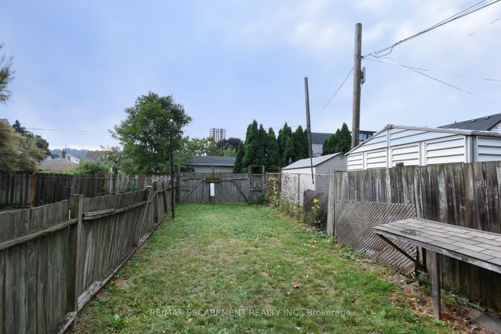 Photo 31 at 122 Evans Street, Landsdale, Hamilton