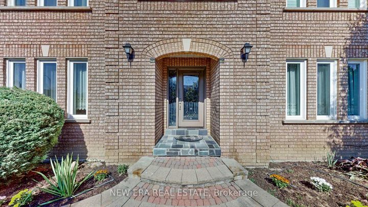 Photo 2 at 1380 Daniel Creek Road, East Credit, Mississauga