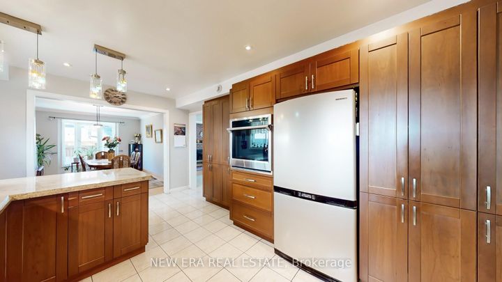 Photo 4 at 1380 Daniel Creek Road, East Credit, Mississauga