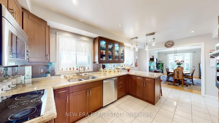 Photo 5 at 1380 Daniel Creek Road, East Credit, Mississauga