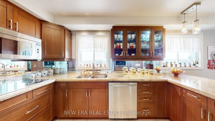 Photo 7 at 1380 Daniel Creek Road, East Credit, Mississauga