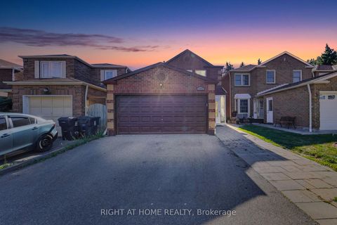 Photo 0 at 105 Hupfield Trail, Malvern, Toronto