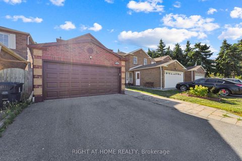Photo 3 at 105 Hupfield Trail, Malvern, Toronto