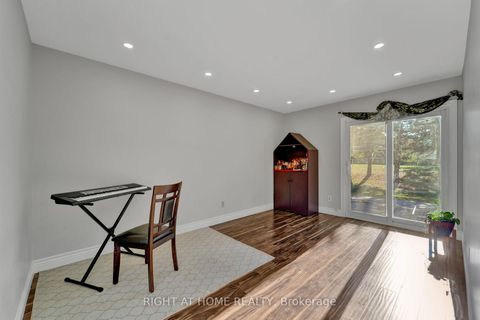 Photo 9 at 105 Hupfield Trail, Malvern, Toronto
