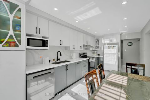 Photo 13 at 105 Hupfield Trail, Malvern, Toronto