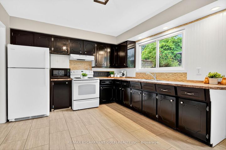 Photo 14 at 5 Westmoreland Road, Rural Flamborough, Hamilton