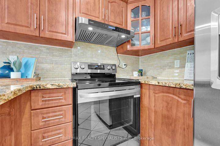 Photo 9 at 136 Clover Bloom Road, Wellington, Brampton