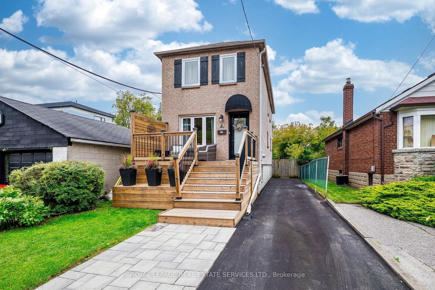 8 Seventh Street, New Toronto, Toronto 2