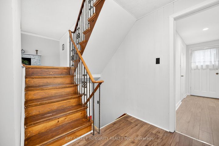 Photo 3 at 44 Bowerbank Drive, Newtonbrook East, Toronto