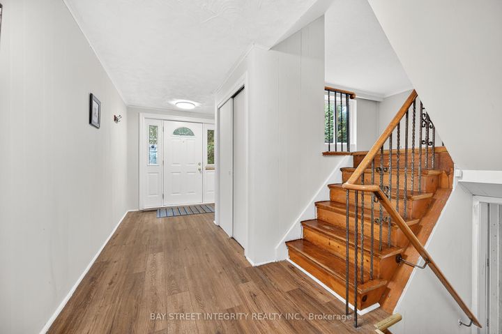 Photo 5 at 44 Bowerbank Drive, Newtonbrook East, Toronto
