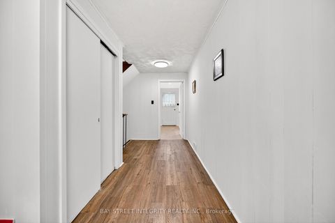 Photo 2 at 44 Bowerbank Drive, Newtonbrook East, Toronto
