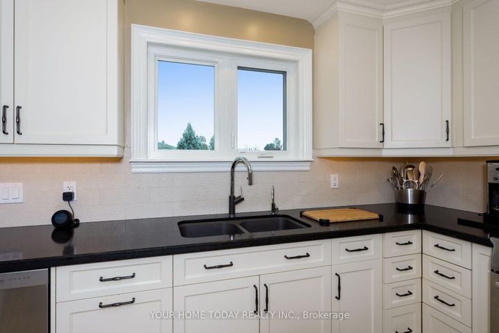 Photo 14 at 12609 Fifth Line, Rural Halton Hills, Halton Hills