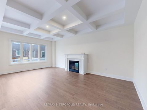 Photo 2 at 21 La Reine Avenue, Oak Ridges, Richmond Hill