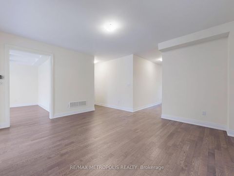 Photo 7 at 21 La Reine Avenue, Oak Ridges, Richmond Hill