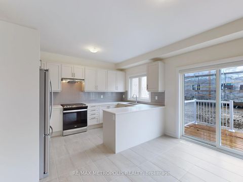 Photo 8 at 21 La Reine Avenue, Oak Ridges, Richmond Hill