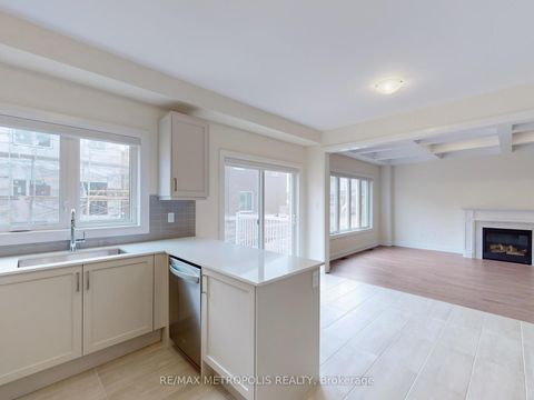 Photo 11 at 21 La Reine Avenue, Oak Ridges, Richmond Hill