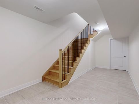 Photo 40 at 21 La Reine Avenue, Oak Ridges, Richmond Hill