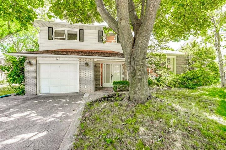 Photo 2 at 1231 Kingsmead Crescent, FA Falgarwood, Oakville