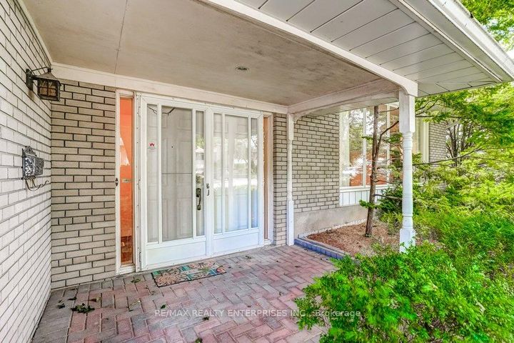 Photo 5 at 1231 Kingsmead Crescent, FA Falgarwood, Oakville