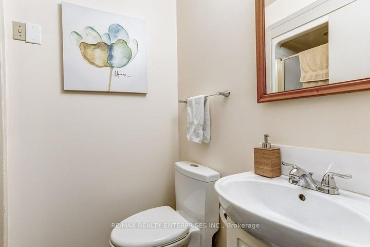 Photo 9 at 1231 Kingsmead Crescent, FA Falgarwood, Oakville