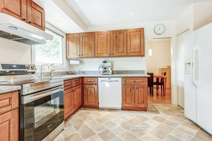 Photo 18 at 1231 Kingsmead Crescent, FA Falgarwood, Oakville