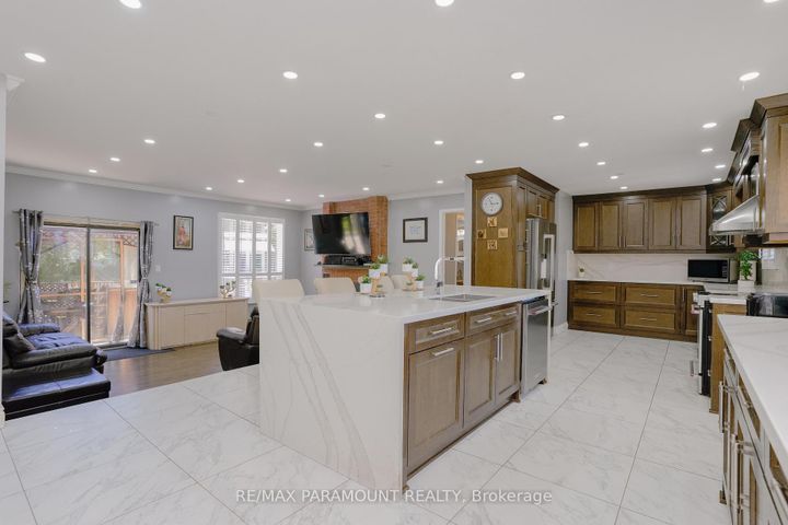 Photo 7 at 48 Boreham Circle, Snelgrove, Brampton