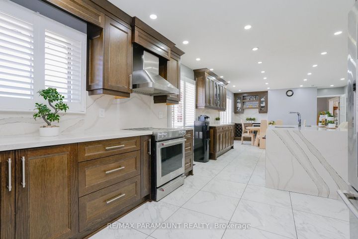 Photo 9 at 48 Boreham Circle, Snelgrove, Brampton