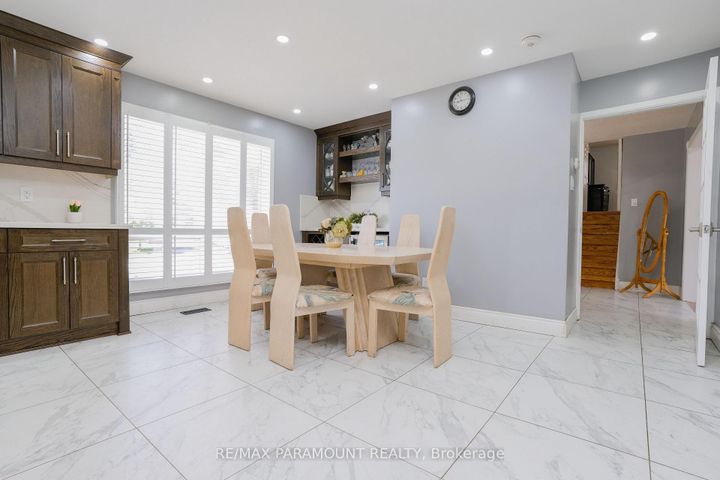 Photo 11 at 48 Boreham Circle, Snelgrove, Brampton