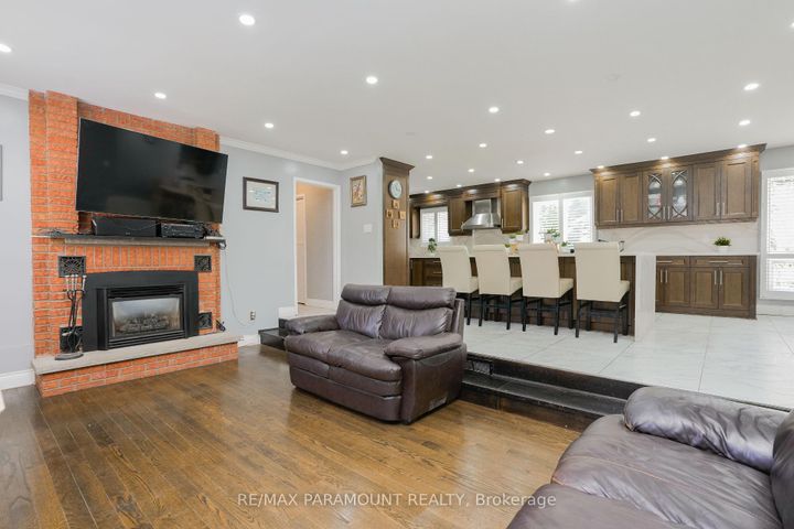 Photo 12 at 48 Boreham Circle, Snelgrove, Brampton