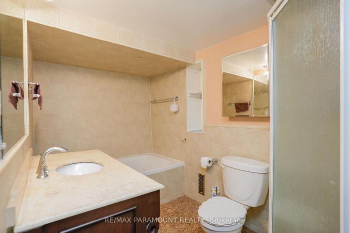 Photo 34 at 48 Boreham Circle, Snelgrove, Brampton