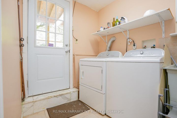 Photo 35 at 48 Boreham Circle, Snelgrove, Brampton