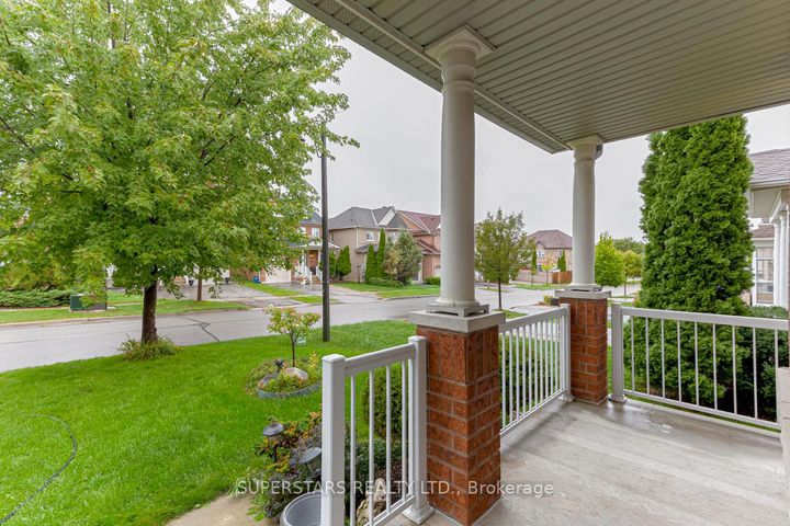 Photo 2 at 9 Weatherill Road, Berczy, Markham