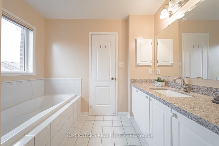 Photo 18 at 9 Weatherill Road, Berczy, Markham