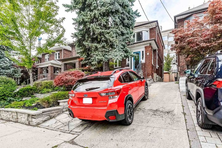 Photo 2 at 16 Larkin Avenue, Swansea, Toronto