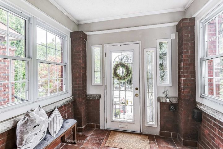 Photo 5 at 16 Larkin Avenue, Swansea, Toronto