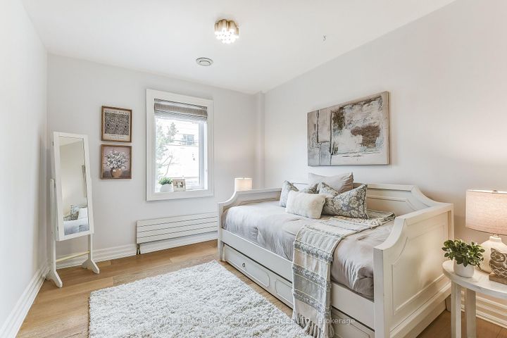 Photo 22 at 16 Larkin Avenue, Swansea, Toronto