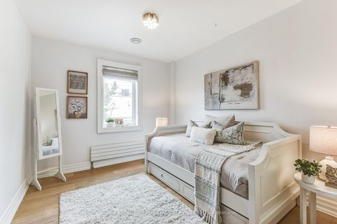 Photo 22 at 16 Larkin Avenue, Swansea, Toronto