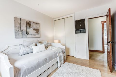 Photo 23 at 16 Larkin Avenue, Swansea, Toronto