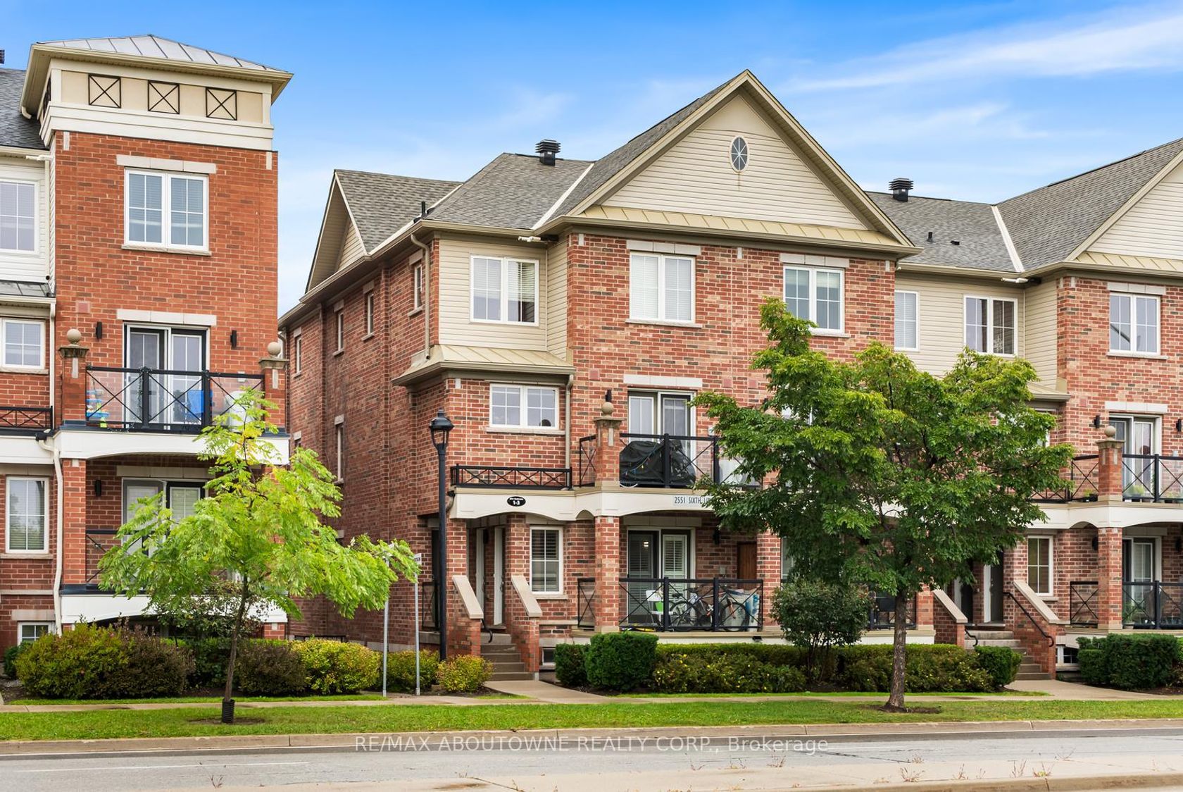 3 - 2551 Sixth Line, RO River Oaks, Oakville by Loree Meneguzzi Real Estate 3 - 2551 Sixth Line, RO River Oaks, Oakville