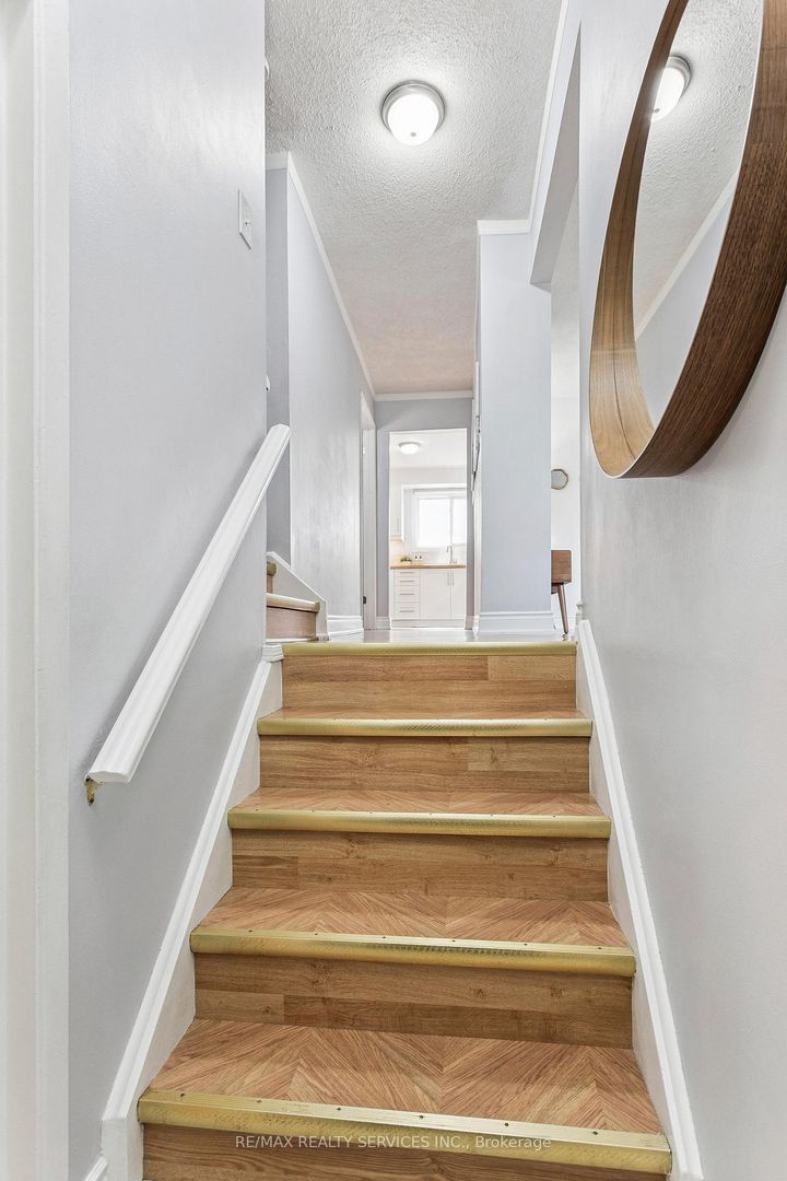 Photo 2 at 112 - 3175 Kirwin Avenue, Cooksville, Mississauga