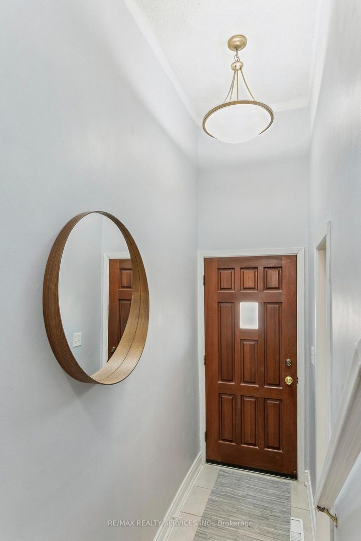 Photo 3 at 112 - 3175 Kirwin Avenue, Cooksville, Mississauga