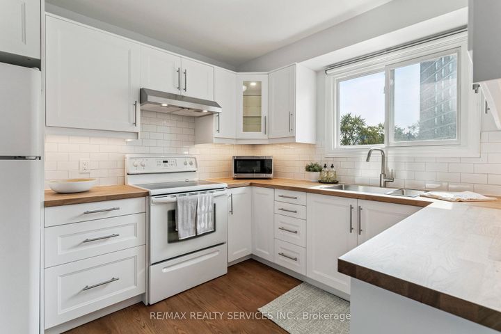 Photo 13 at 112 - 3175 Kirwin Avenue, Cooksville, Mississauga