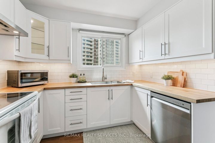 Photo 14 at 112 - 3175 Kirwin Avenue, Cooksville, Mississauga