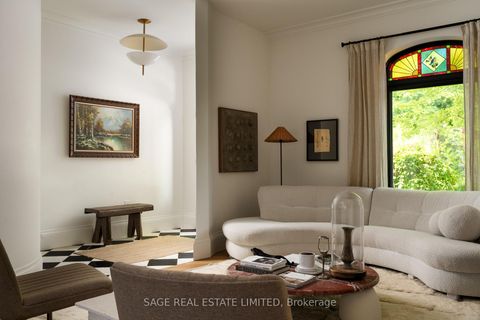 Photo 3 at 239 Borden Street, University, Toronto