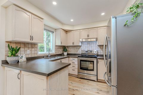 Photo 5 at 47 Finlay Road, West Bayfield, Barrie Photo 5 at 47 Finlay Road, West Bayfield, Barrie
