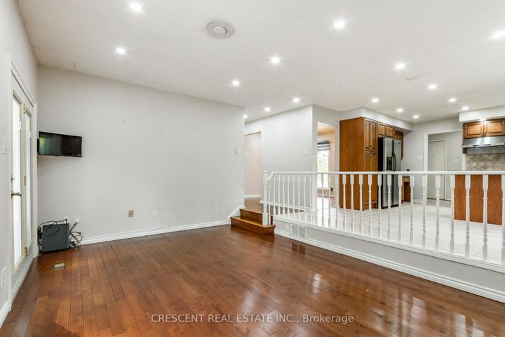Photo 13 at 42 Boreham Circle, Snelgrove, Brampton