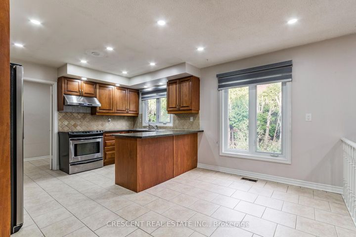 Photo 14 at 42 Boreham Circle, Snelgrove, Brampton