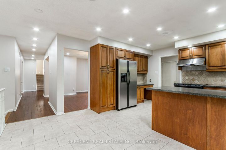 Photo 16 at 42 Boreham Circle, Snelgrove, Brampton