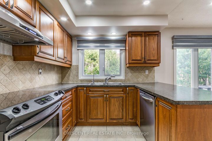 Photo 17 at 42 Boreham Circle, Snelgrove, Brampton