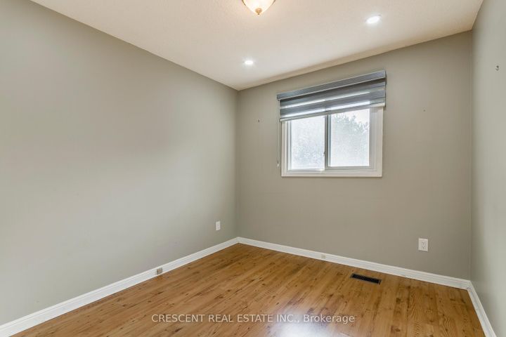 Photo 24 at 42 Boreham Circle, Snelgrove, Brampton